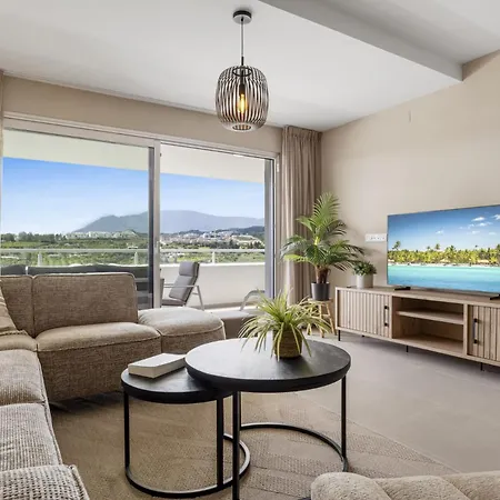 Vivi Homes - Buena Vida Family With Views, Pool & Gym Apartment *