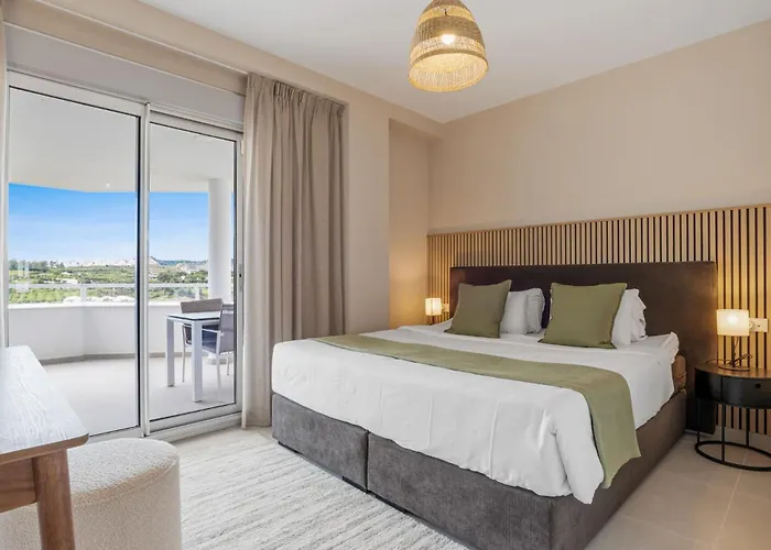 Vivi Homes - Buena Vida Family With Views, Pool & Gym